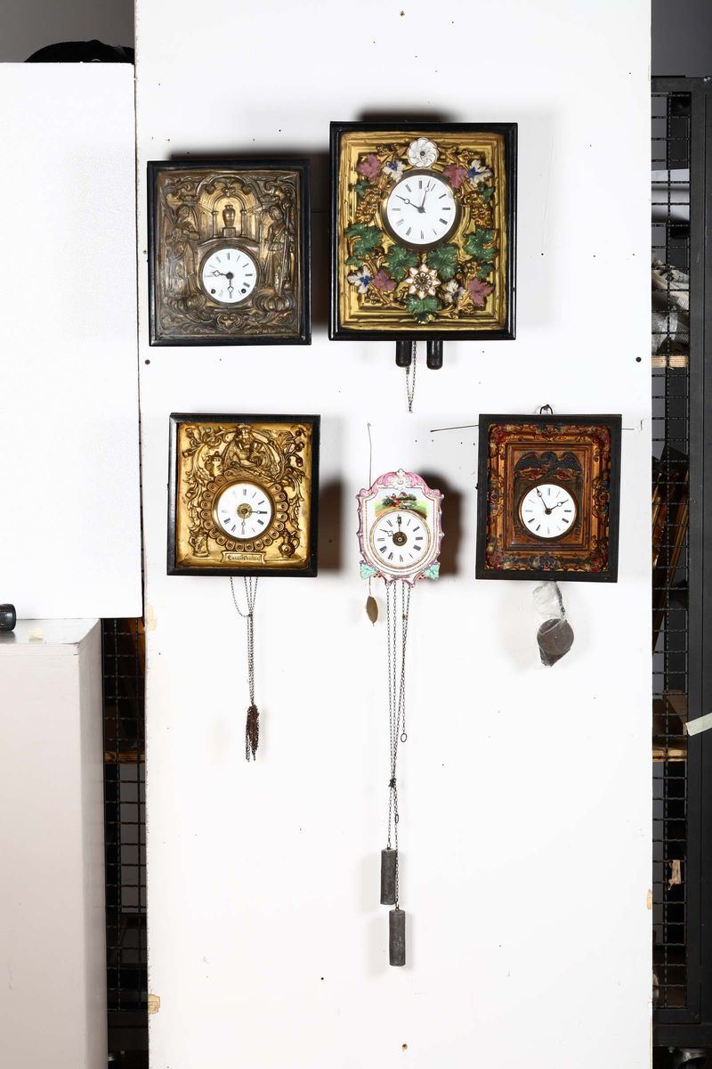 Lotto di cinque orologi da parete Foresta nera  - Asta Asta a Tempo Oggetti d'Arte - IV - Cambi Casa d'Aste