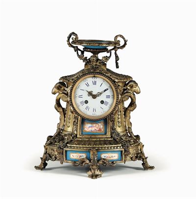 Pendola da Tavolo in Metallo Dorato con Inserti in Porcellana, Francia Napoleone III