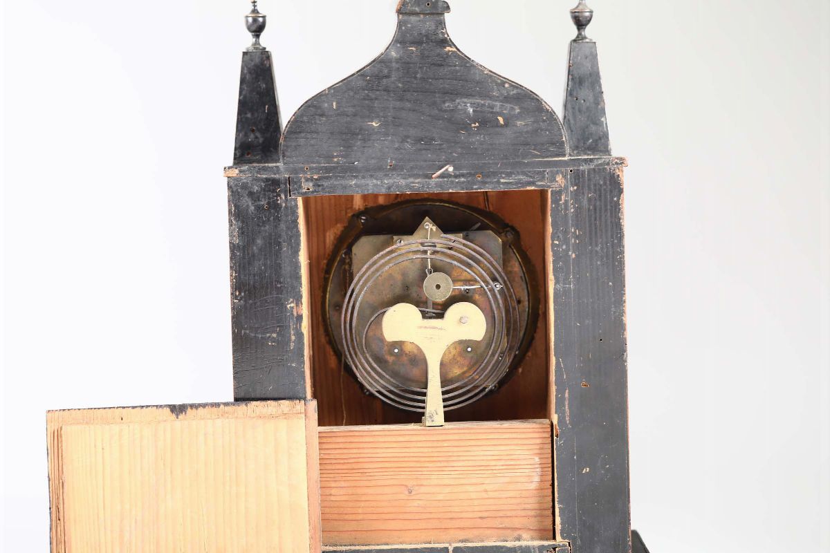 Due Orologi Gotici, uno in Legno Dipinto e uno in Bronzo Brunito e Dorato, Firmato Vivien a Gènev...