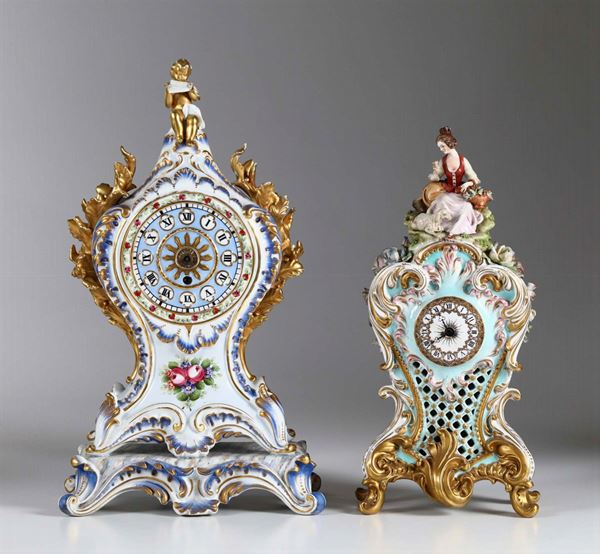 Due casse di orologio in porcellana dipinta, Capodimonte XIX-XX secolo