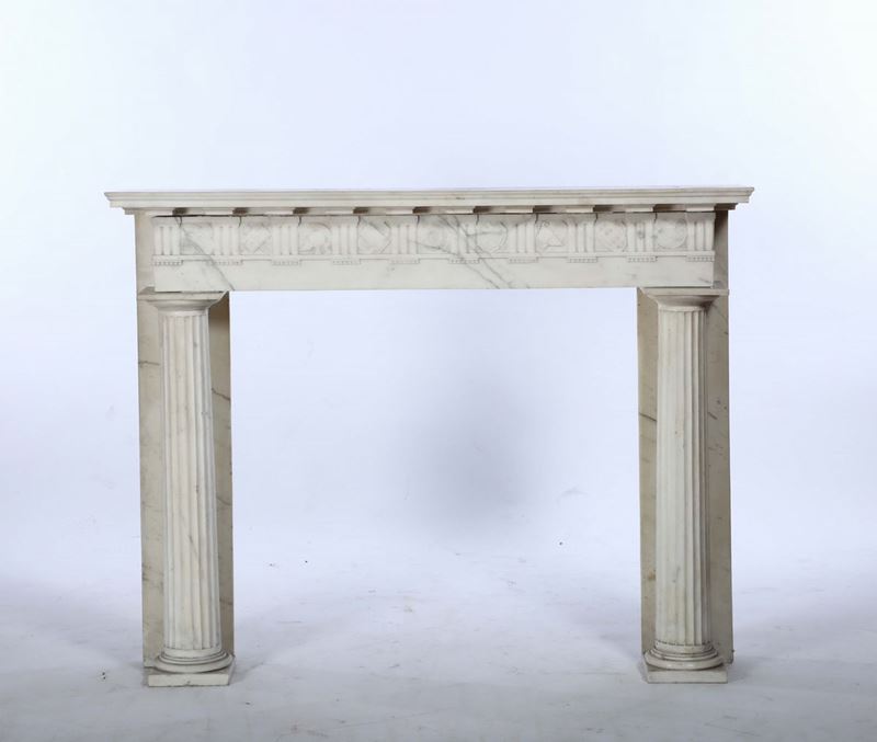 Camino in marmo bianco di Carrara. Arte neoclassica, Genova XIX secolo  - Asta Antiquariato - II - Cambi Casa d'Aste