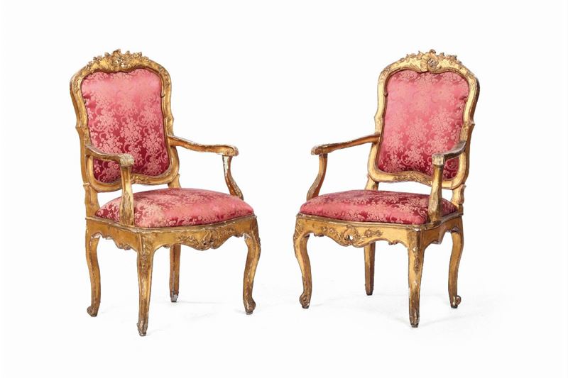 Due poltrone Luigi XV intagliate e dorate, XVIII secolo  - Asta Antiquariato - II - Cambi Casa d'Aste