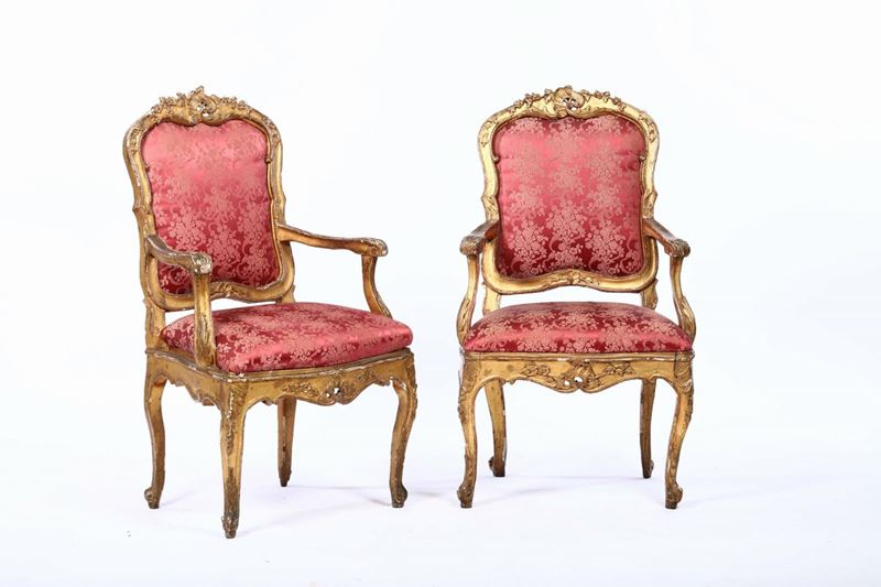 Due poltrone Luigi XV intagliate e dorate, XVIII secolo  - Asta Antiquariato - II - Cambi Casa d'Aste