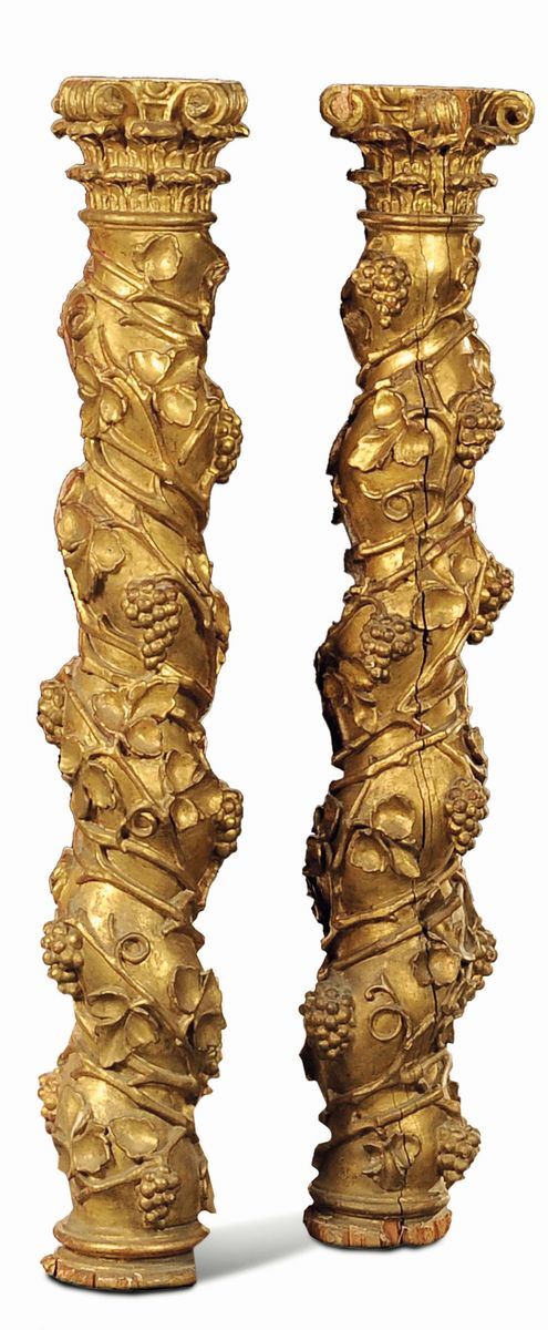 Coppia di colonne a torciglione in legno intagliato a tralci di vite e dorato, XIX secolo  - Asta Antiquariato - II - Cambi Casa d'Aste