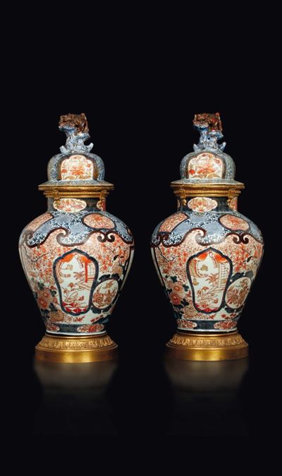 Coppia di Potiches con Coperchio in Porcellana Imari Arita Montati in Bronzo, Giappone, XVIII Sec...