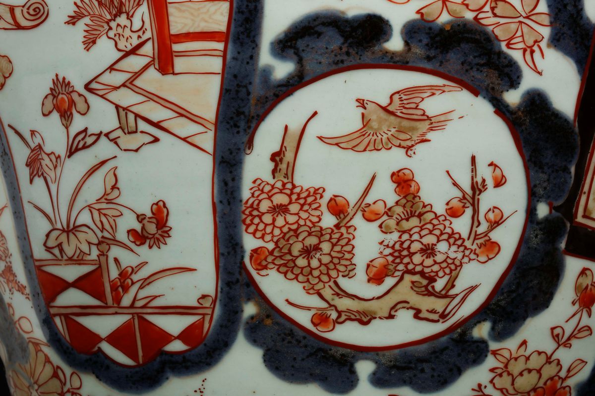 Coppia di Potiches con Coperchio in Porcellana Imari Arita Montati in Bronzo, Giappone, XVIII Sec...