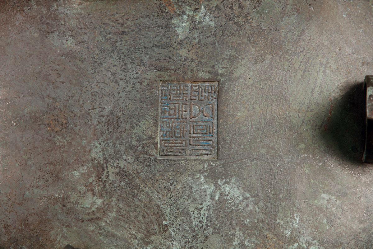 Incensiere in Bronzo con Manici e Draghi a Rilievo, Cina, Dinastia Ming, XVII Secolo