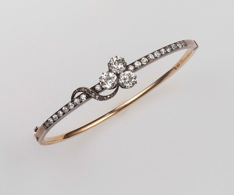 Bracciale rigido “Trifoglio” con tre diamanti di vecchio taglio  - Asta Fine Jewels - II - Cambi Casa d'Aste