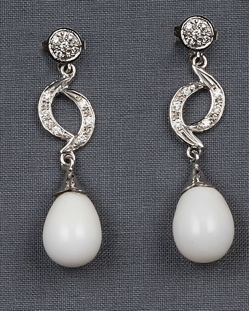 Pair of natural pearls pendent earrings  - Auction Fine Jewels - II - Cambi Casa d'Aste