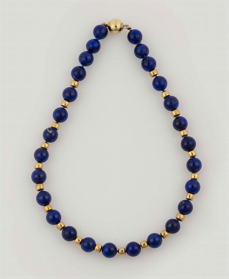 Girocollo composto da boule di lapislazzuli tinto ed oro  - Auction Vintage, Jewels and Bijoux - Cambi Casa d'Aste