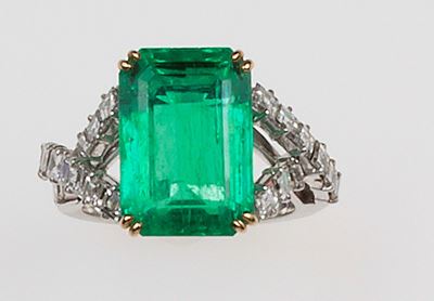 Anello con Smeraldo di Ct 7,60 Circa