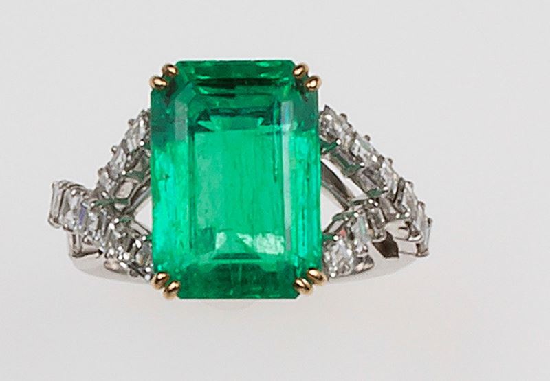 Anello con smeraldo di ct 7,60 circa  - Asta Fine Jewels - II - Cambi Casa d'Aste