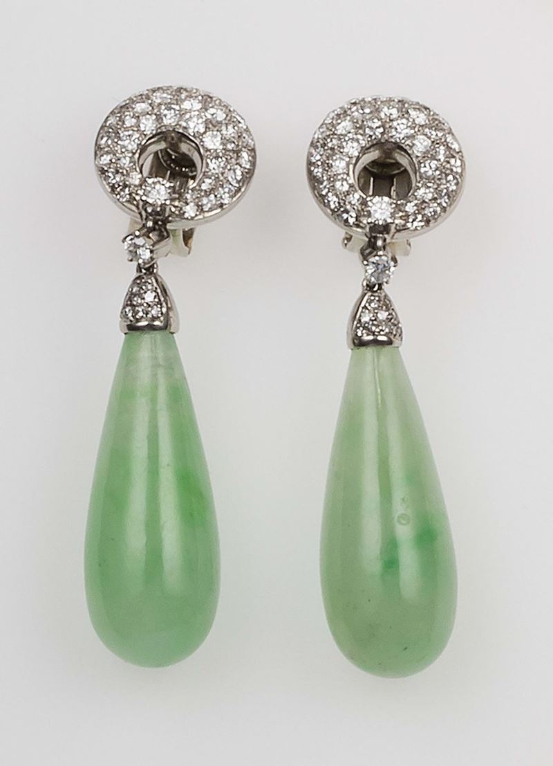Orecchini pendenti con gocce di giadeite e pavé di diamanti sul top  - Asta Fine Jewels - II - Cambi Casa d'Aste