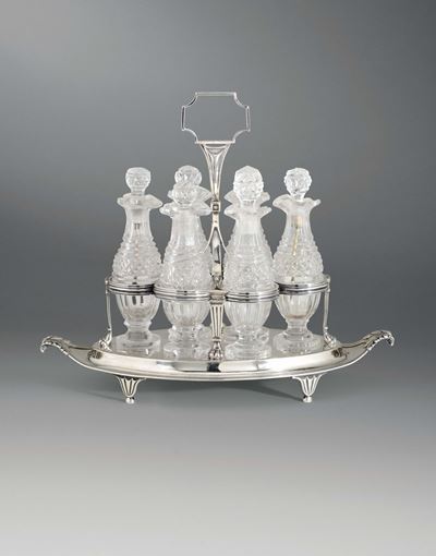 Importante Cruet in Argento Sterling Fuso, Sbalzato, Cesellato e Contenitori in Vetro Molato, Arg...
