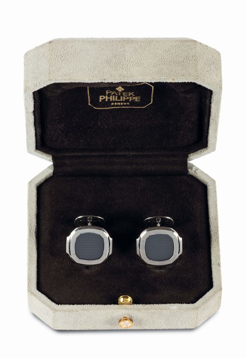 PATEK PHILIPPE, NAUTILUS CUFFLINKS WHITE GOLD. Fine and rare, 18K white gold pair of cufflinks. Accompanied by a fitted box. Made circa 1990. In very good overall condition.  - Auction Watches and Pocket Watches - Cambi Casa d'Aste