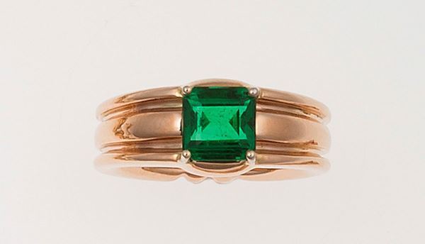 Colombian emerald and gold ring