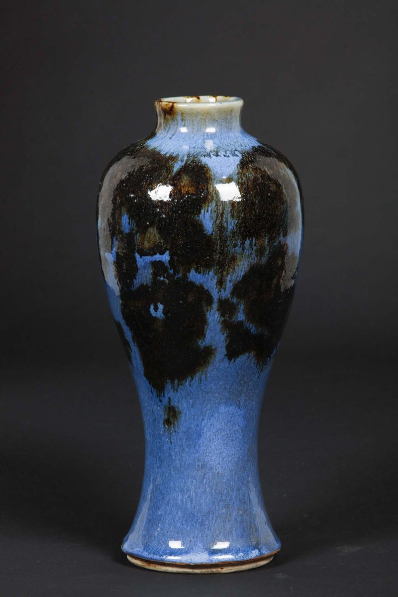 Vaso in Porcellana Jun nei Toni del Celeste e del Bruno, Cina, Dinastia Qing, XIX Secolo