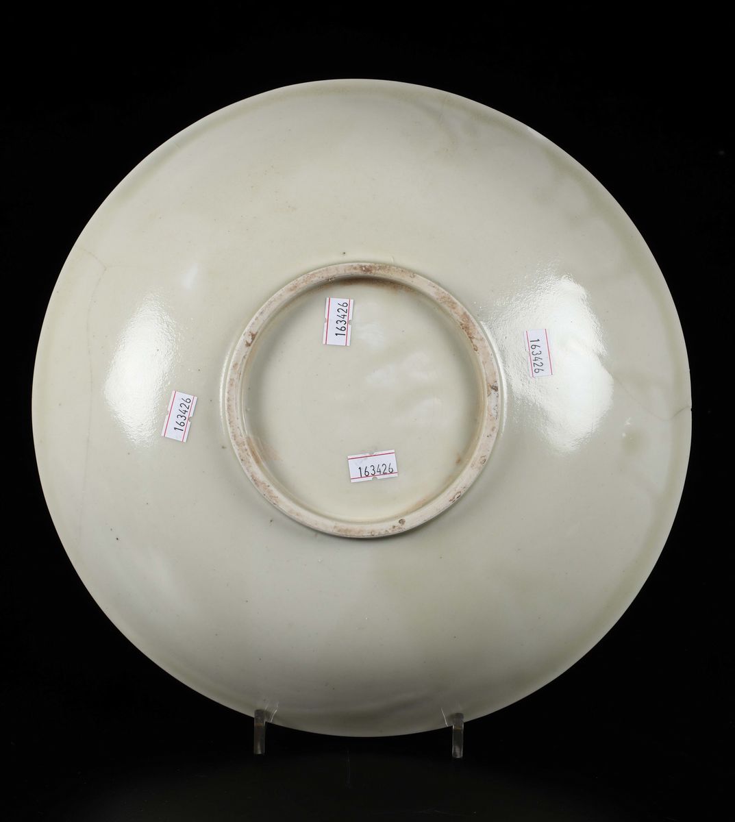 Piato in Porcellana Ding con Immagine di Carpa, Cina, Dinastia Song (960-1279)