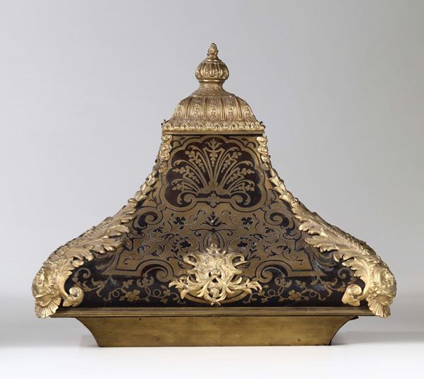 Mensola Luigi XV in legno decorata con intarsi in ottone
