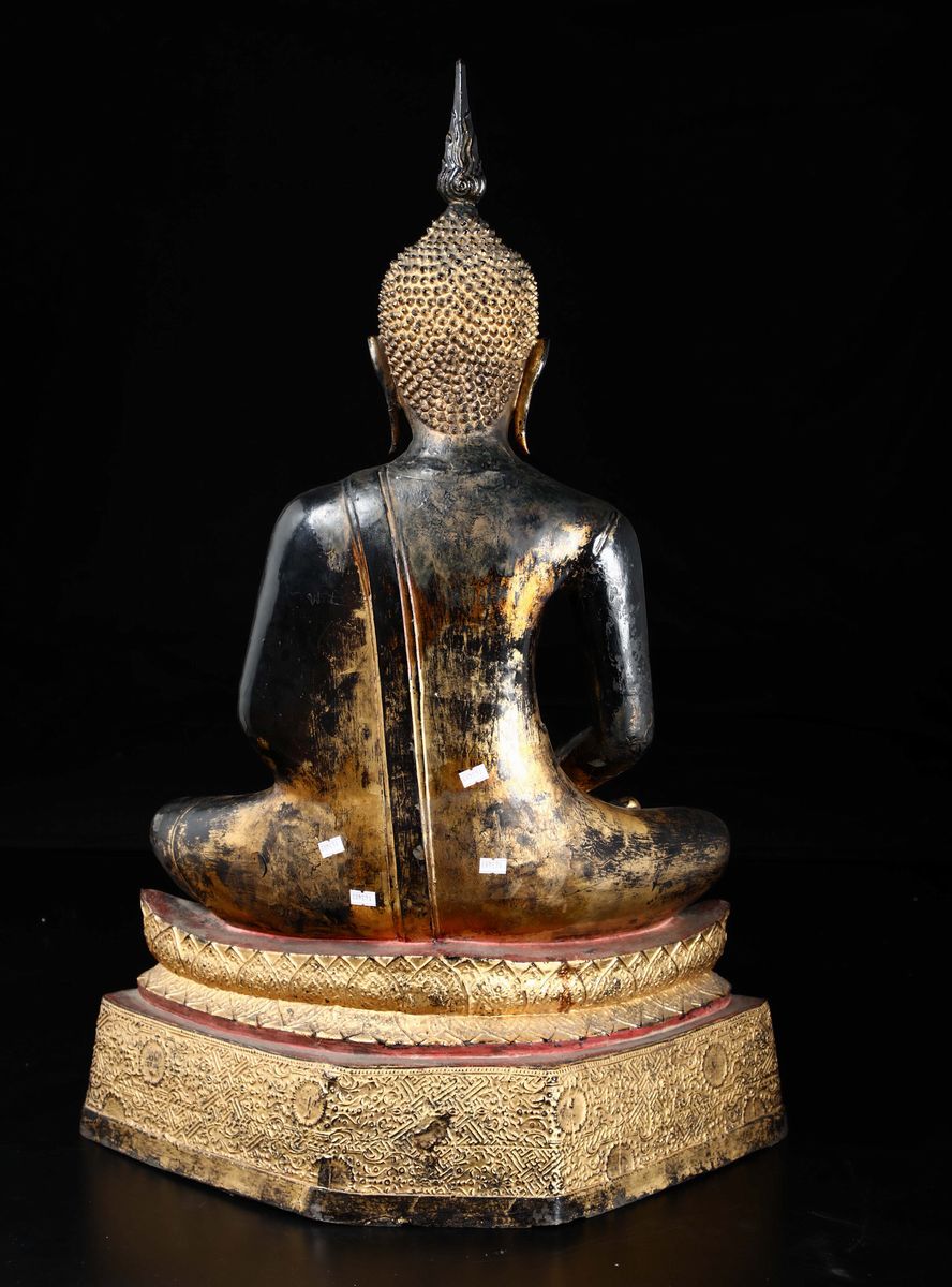 Figura di Buddha Seduto su Fiore di Loto in Bronzo Dorato, Thailandia, XIX Secolo