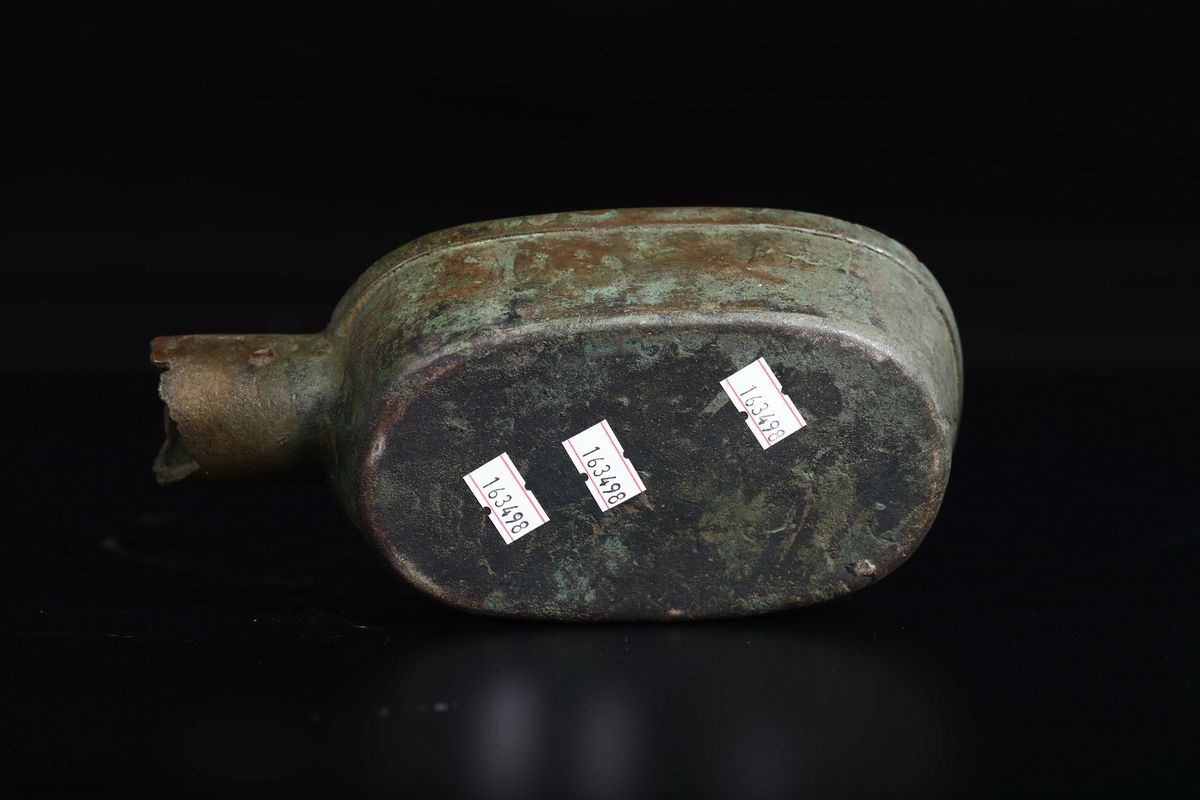 Mestolo in Bronzo con Iscrizioni sul Corpo, Cina, Dinastia Ming, XVII Secolo