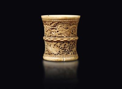 Portapennelli in Avorio con Decoro Traforato di Dragoni e Fenici, Cina, Inizio XX Secolo