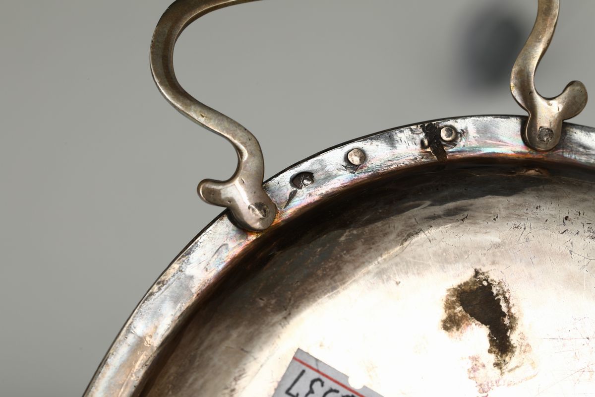 Vassoio Ovale in Argento Sbalzato,cesellato e Inciso, Roma, XIX Secolo, Bollo Camerale in Vigore ...