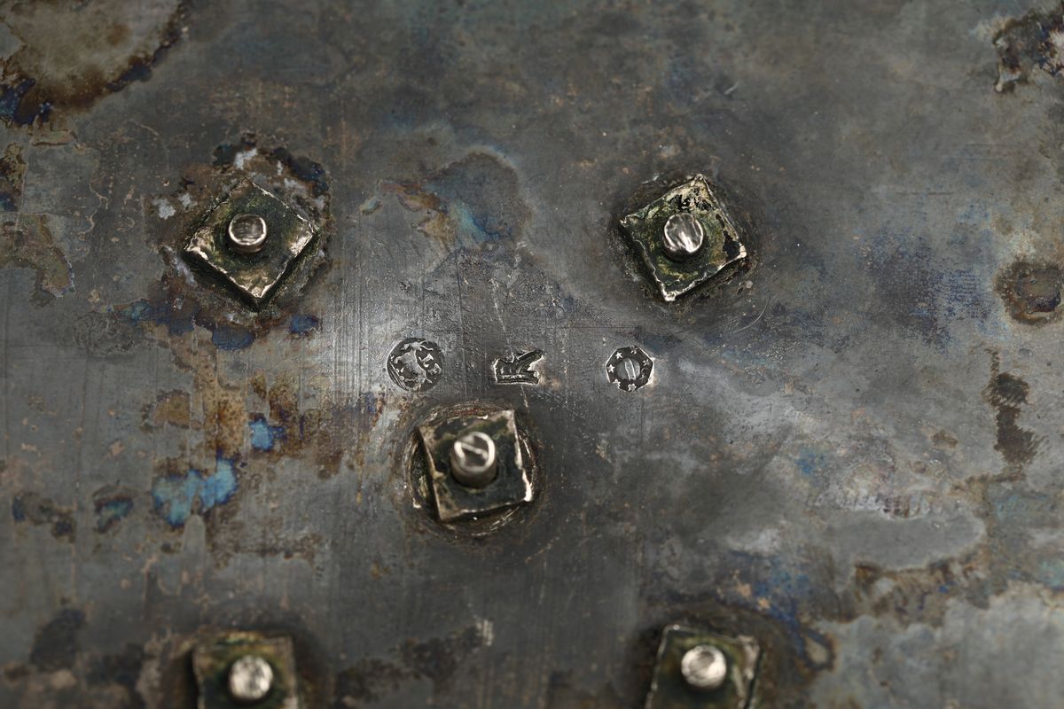 Oliera in Argento Sbalzato e Cesellato, Vetro, Milano, Metà del XIX Secolo, Bolli Dell’ufficio di...