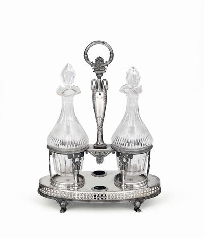 Oliera con Saliere in Argento Primo Titolo Fuso, Sbalzato e Cesellato e Vetri Molati, Parigi, Bol...