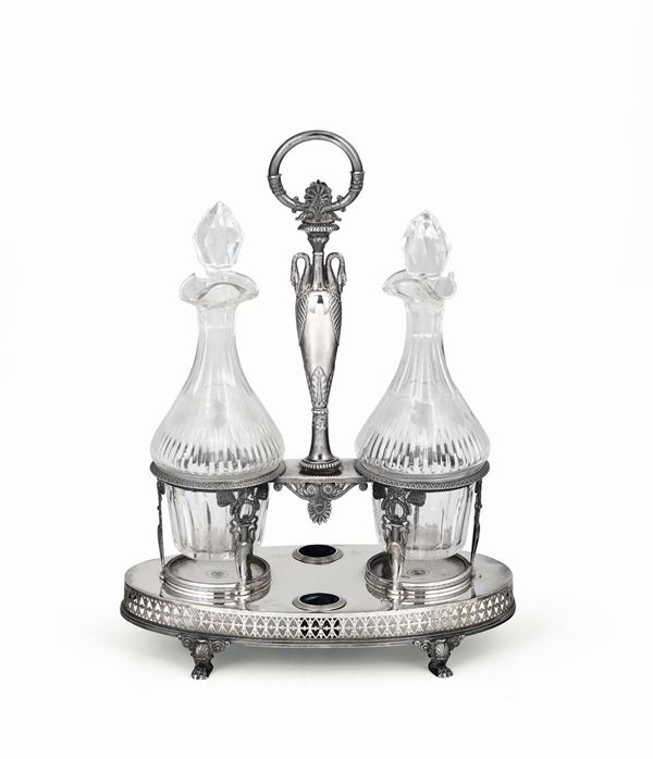 Oliera con saliere in argento primo titolo fuso, sbalzato e cesellato e vetri molati, Parigi, bolli in uso dal 1805 al 1819 e dell'argentiere (non identificato)