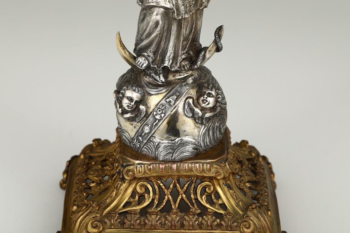 Statuetta Raffigurante L’immacolata Concezione in Argento e Rame Dorato e Traforato, Napoli, XIX ...