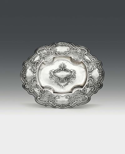 Piatto da Parata in Argento Sbalzato e Cesellato, Roma, Bollo Camerale per il Biennio 1725 - 1727...