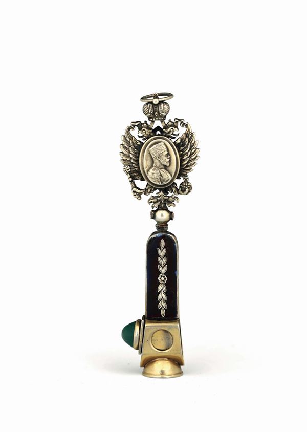 A cigar cutter in molten, chiselled, gilded silver, enamels and stones, Russia 19-20th century. Title marks and mark for silversmith AH
