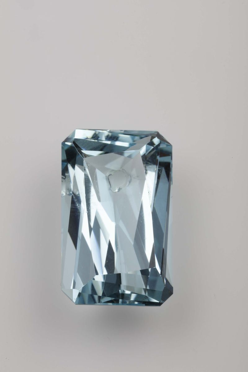 Unmounted aquamarine weighing 40.58 carats  - Auction Fine Jewels - II - Cambi Casa d'Aste