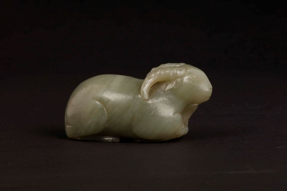 Figura di Ariete in Giada Bianca Celadon, Cina, Dinastia Qing, XVIII Secolo