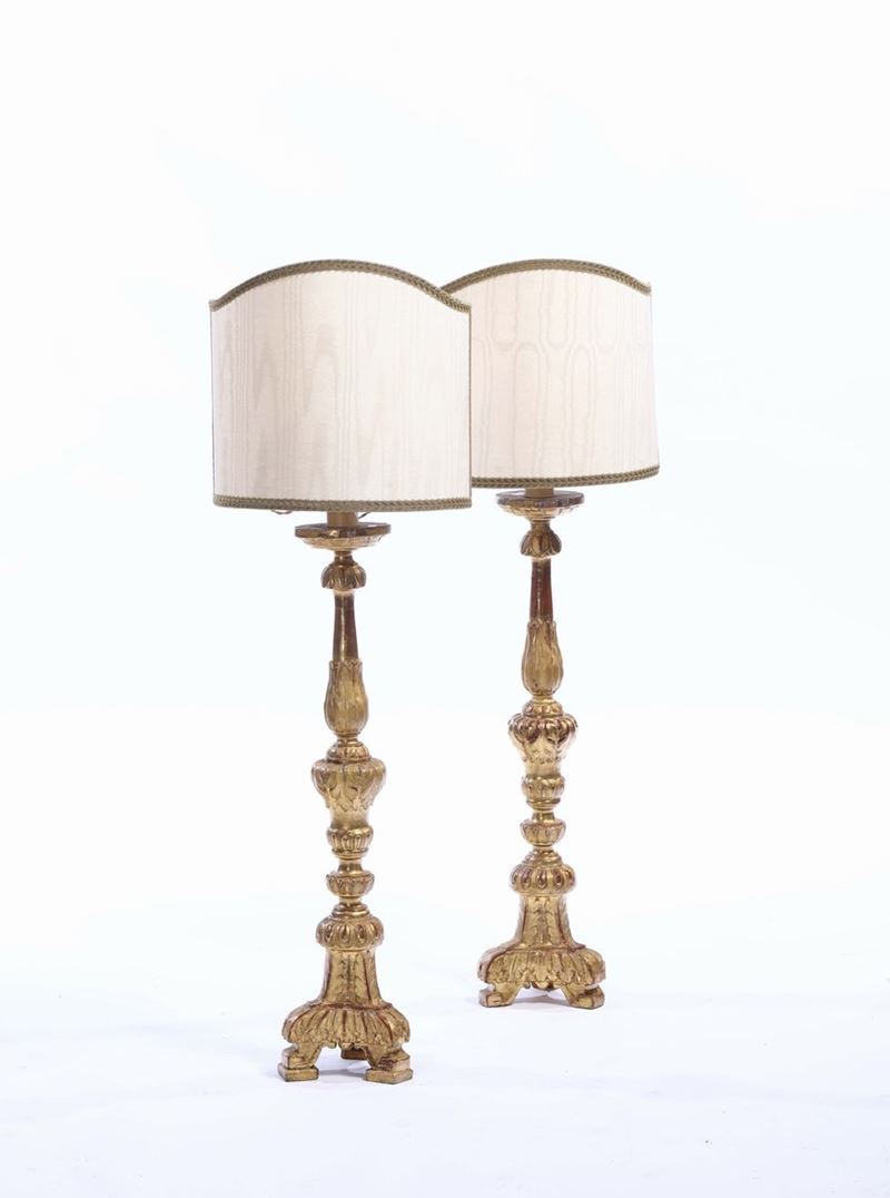 Coppia di candelieri in legno intagliato e dorato, XVIII-XIX secolo  - Auction Asta a Tempo antiquariato - II - Cambi Casa d'Aste