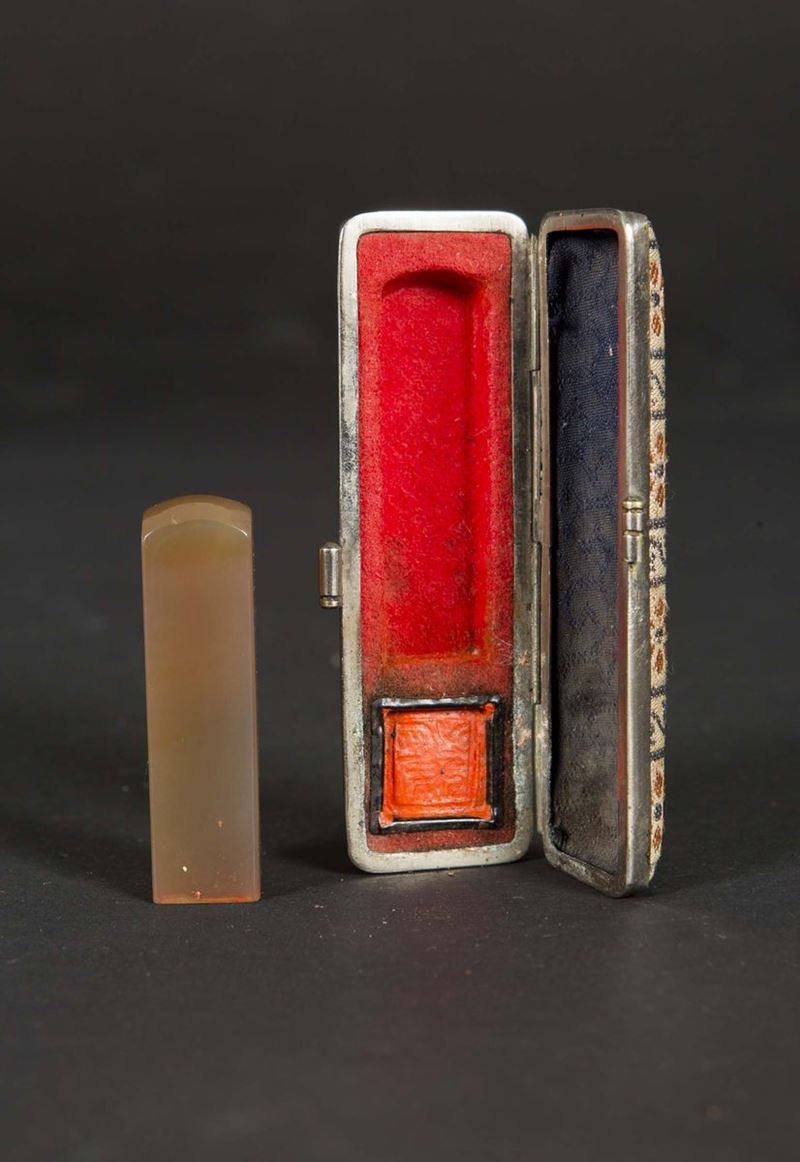 A small agate seal with case, China, early 20th century  - Auction Chinese Works of Art - Cambi Casa d'Aste