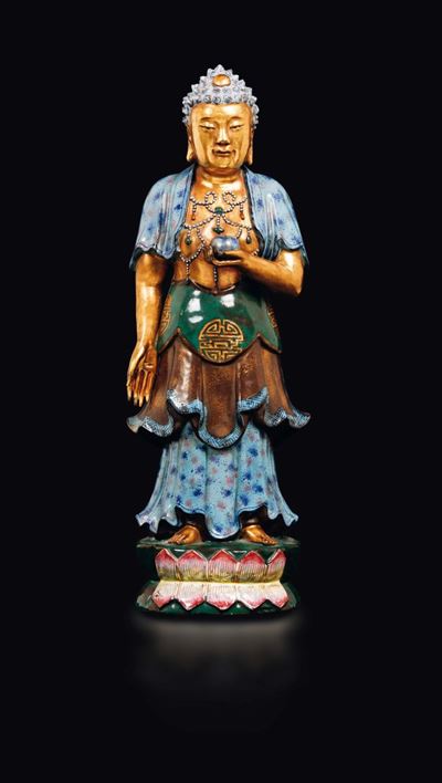 Figura di Buddha Eretto Sopra Fiore di Loto in Porcellana a Smalti Policromi e Oro con Coppetta i...