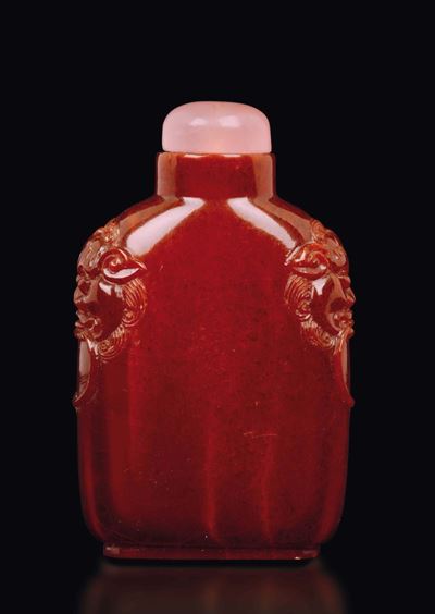 Snuff Bottle in Ambra con Manici a Mascheroni, Cina, Dinastia Qing, XIX Secolo