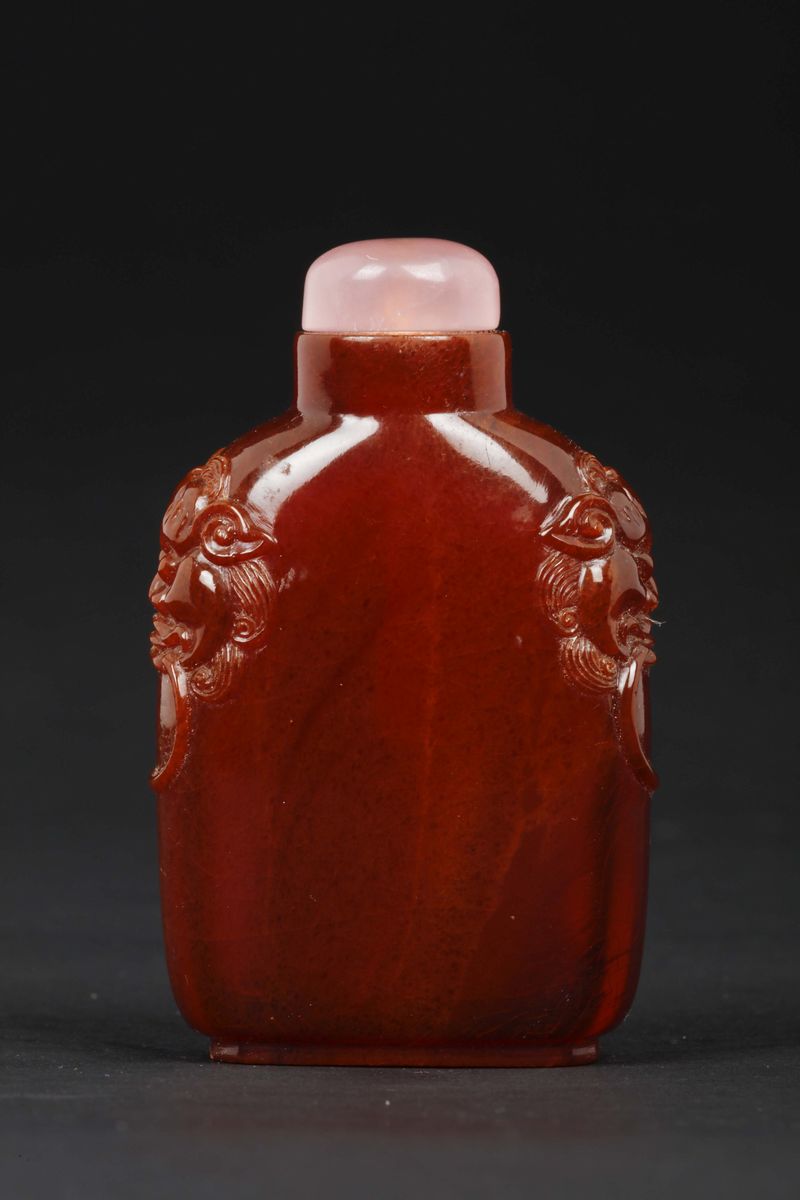 Snuff Bottle in Ambra con Manici a Mascheroni, Cina, Dinastia Qing, XIX Secolo