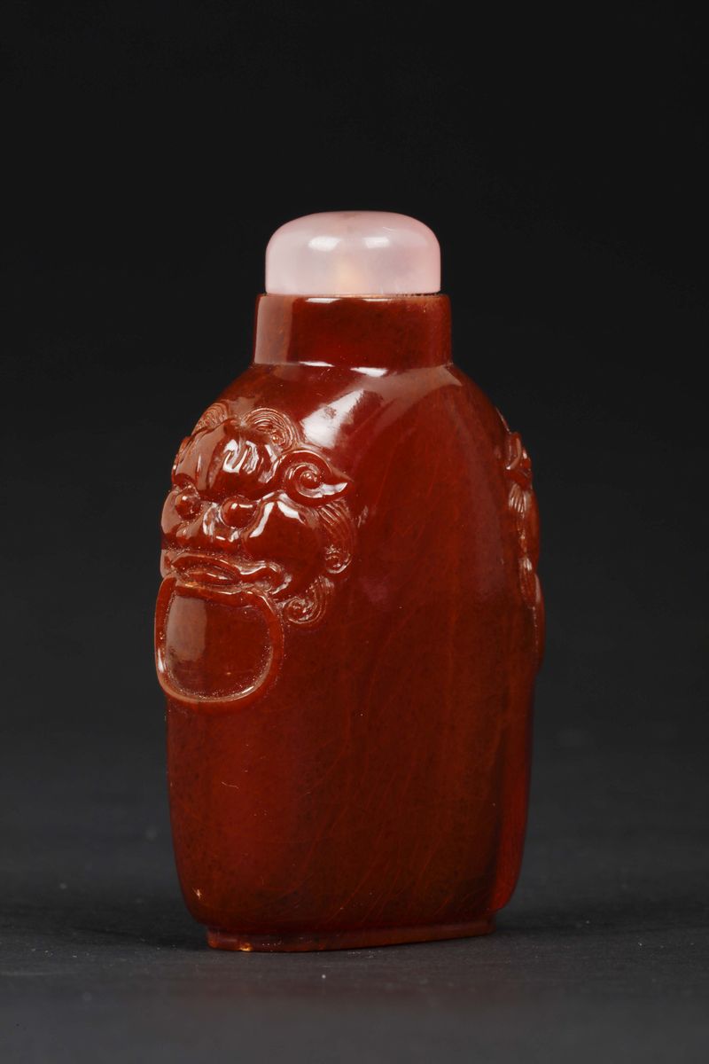 Snuff Bottle in Ambra con Manici a Mascheroni, Cina, Dinastia Qing, XIX Secolo
