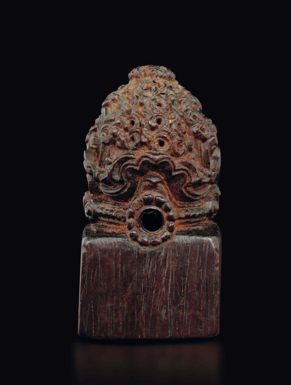Rarissimo sigillo in legno di zitan finemente intagliato con litania da preghiera, Tibet, XVIII secolo