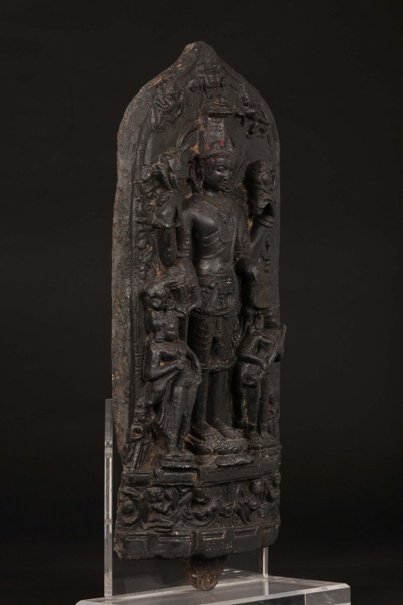 Scultura in Pietra Raffigurante Divinità Eretta Sopra Fiore di Loto, India, Periodo Pala, XII/XII...