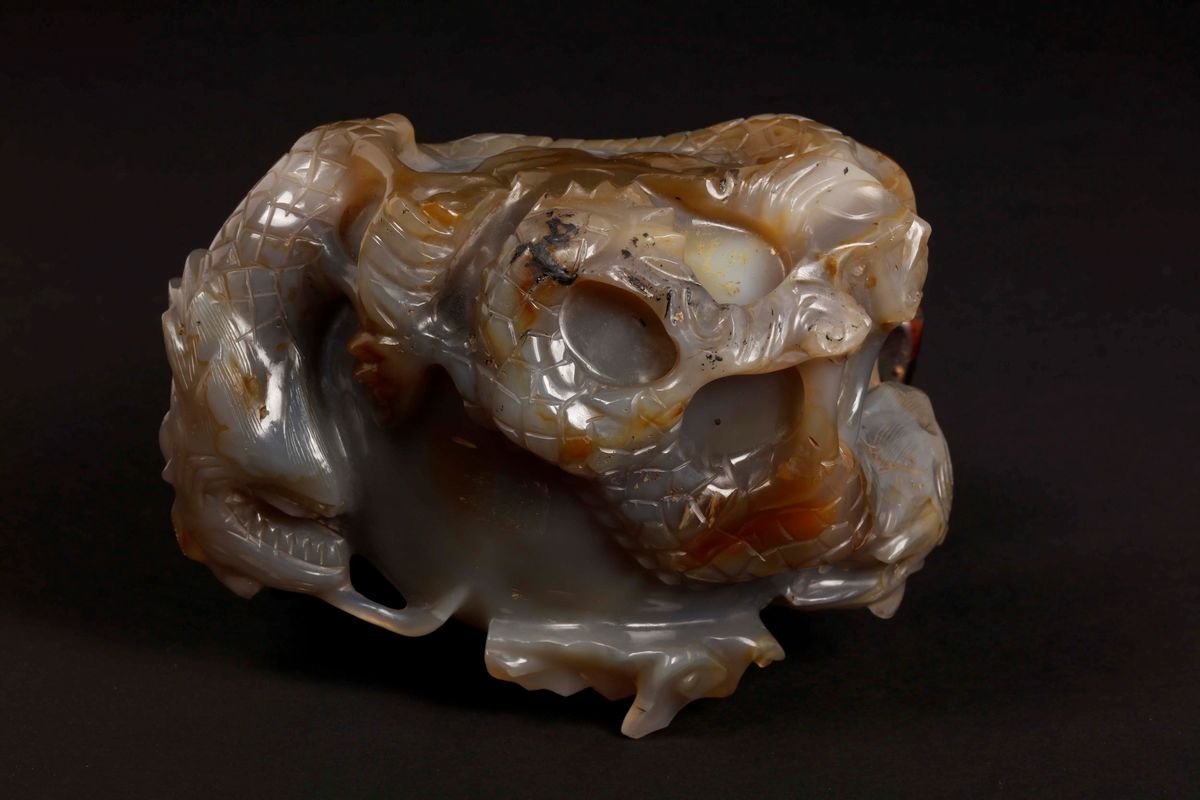 Coppa in Agata con Coperchio Circondata da Immagine di Drago a Rilievo, Cina, Inizio XX Secolo