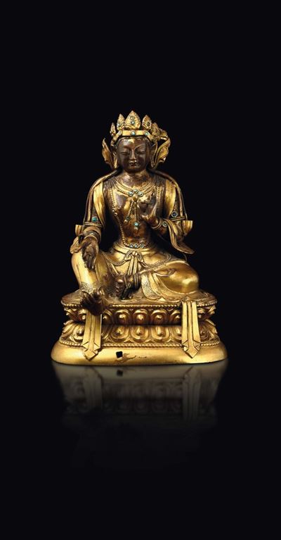 Figura di Amitayus in Rame Repoussé Seduto su Doppio Fiore di Loto con Innesti in Turchese, Cina,...