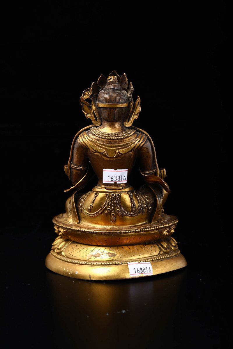 Figura di Amitayus in Rame Repoussé Seduto su Doppio Fiore di Loto con Innesti in Turchese, Cina,...