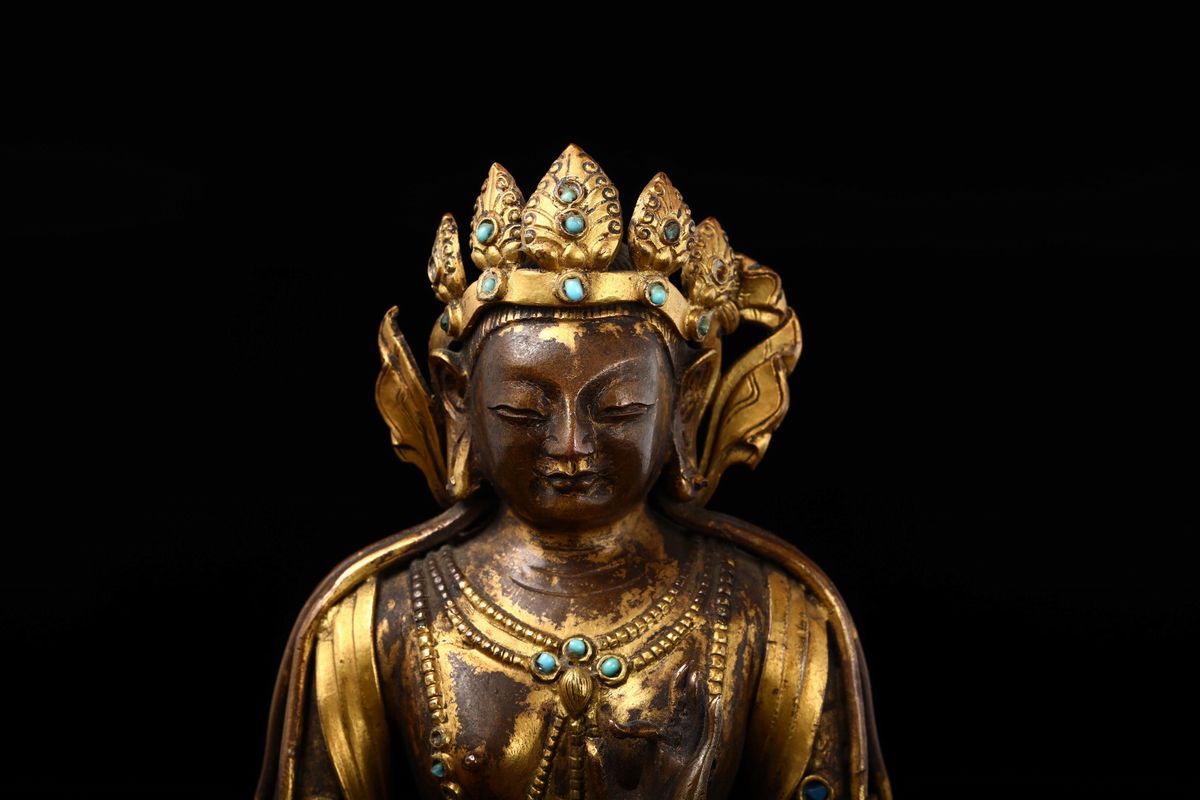 Figura di Amitayus in Rame Repoussé Seduto su Doppio Fiore di Loto con Innesti in Turchese, Cina,...