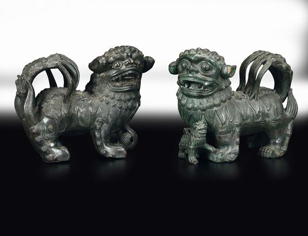 Grande coppia di cani di Pho in bronzo, Cina, Dinastia Ming, XVII secolo