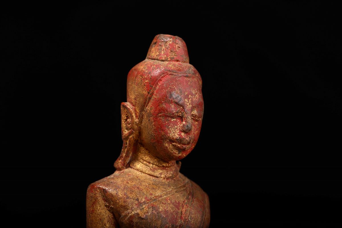 Figura di Buddha Seduto Scolpito in Legno, Thailandia, XVIII Secolo