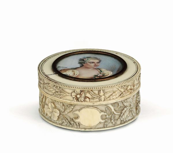 An ivory snuffbox with a miniature, France 19-20th century
